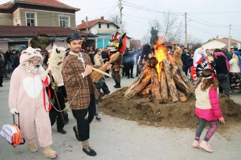 Възродиха кукерските игри и в Паталеница