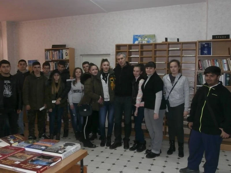 Безопасно сърфиране, фалшиви новини и Син кит разясняваха пред ученици