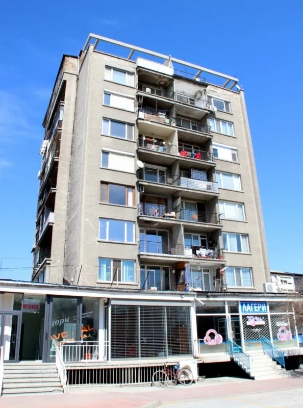 Крадла остави болен на улицата, продаде му къщите