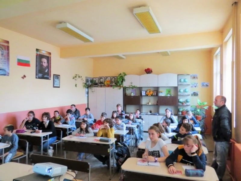 Здравни експерти в Детската полицейска академия