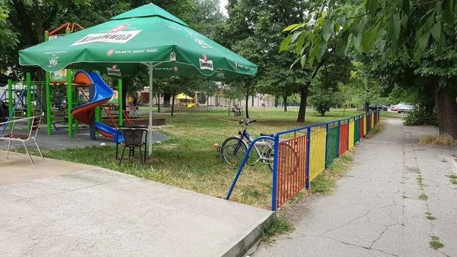 Обезопасиха детска площадка