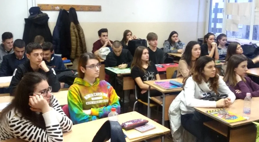Закриват пет паралелки в средните училища след първото класиране