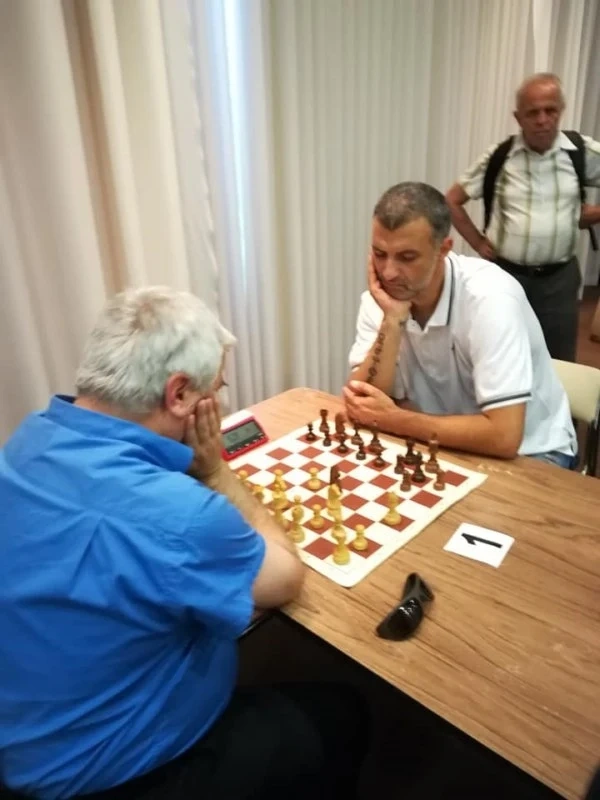 Краси Бранков само на половин точка от големия Кирил Георгиев!