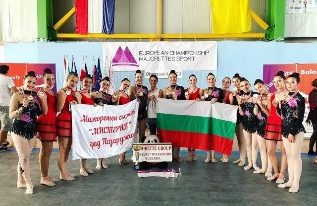 Мажоретките от \