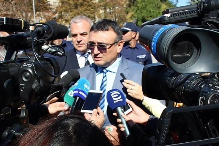 Инциденти в цялата страна заради силния вятър