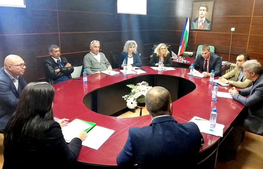 Кметове искат обновени пътища в общината