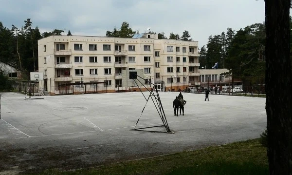 Хлапета откраднаха кола и цигари за купона