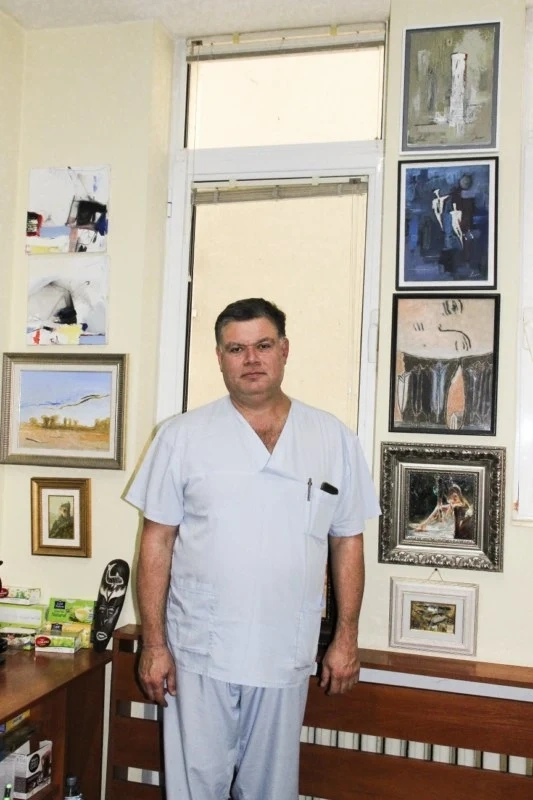 Д-р Димитър Попов, колекционер: Събирането на картини е болест без лек