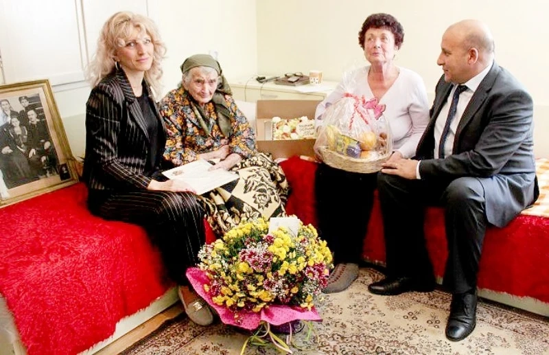Празничната трапеза на стогодишната баба Мария
