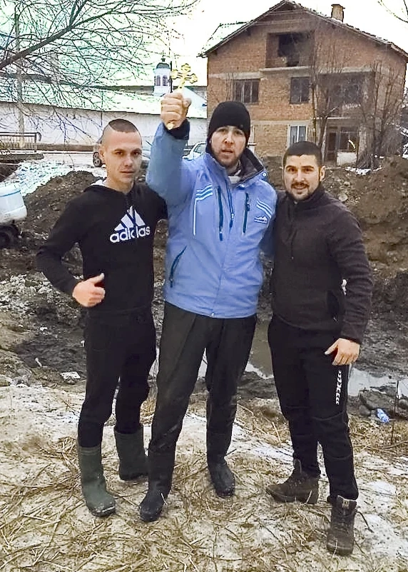 29-годишният Николай Тумбев намери Богоявленския кръст в река Мътница