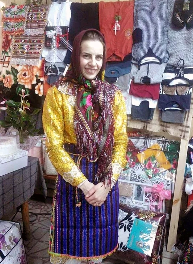 Красавици греят с родопски багри и рекламират фолклора