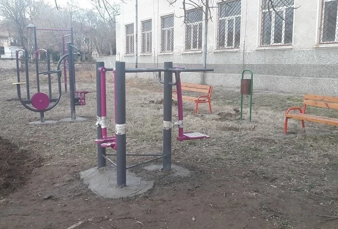 Училище се сдоби с фитнес на открито
