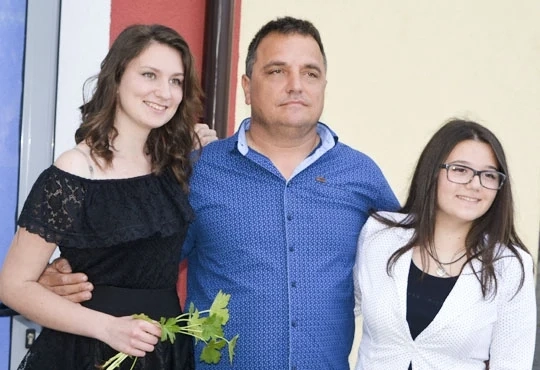 Картина на панагюрска ученичка - в изданието “Българската мъдрост по света”
