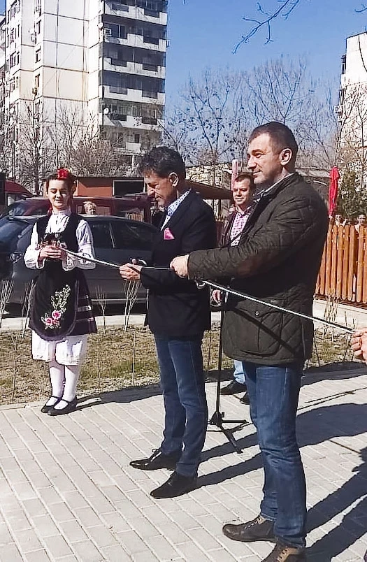 Прерязаха лентата на обновеното междублоково пространство при кръстовището на “Болнична” и “Стефан Стамболов”