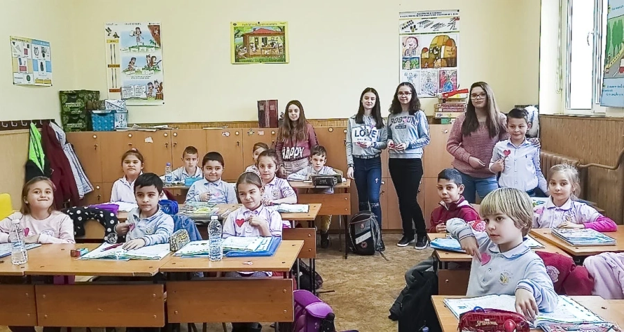Розови сърца и балони с послания от ОУ “Проф. Иван Батаклиев”