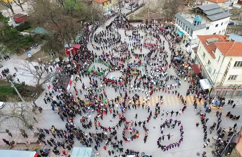 1800 участници препълниха хотелите за \