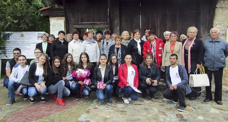 Ученици зарадваха бедни с храни