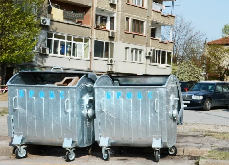 Подменят счупените контейнери
