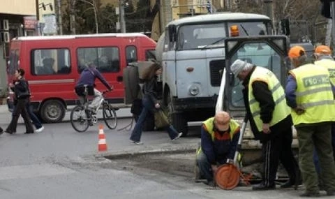 Започна изкърпването на улиците в общината