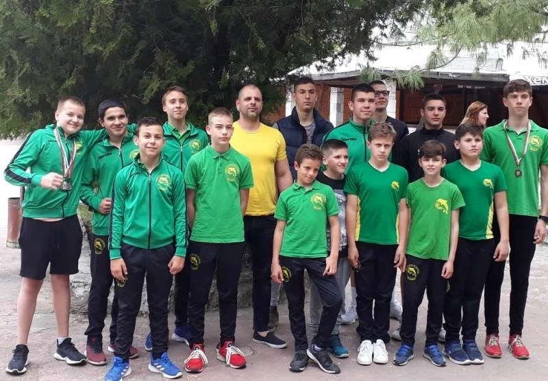 Отлично представяне на плувците от „Делфин”, „Шампион” и „Каменград”