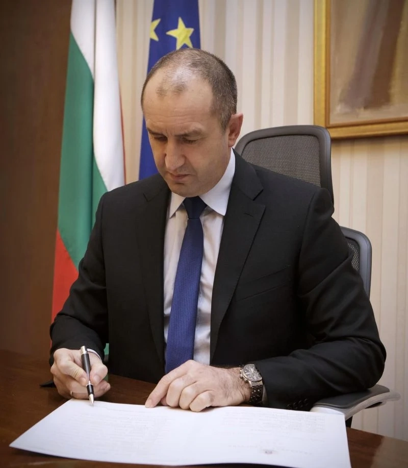 Президентът Радев издаде указ за именуване на новосъздадено населено място