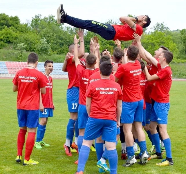 Брациговци станаха номер едно при юношите за първи път