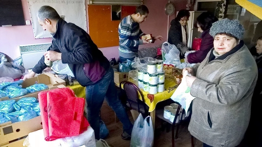 Доброволци се грижат за 60-ина души от години