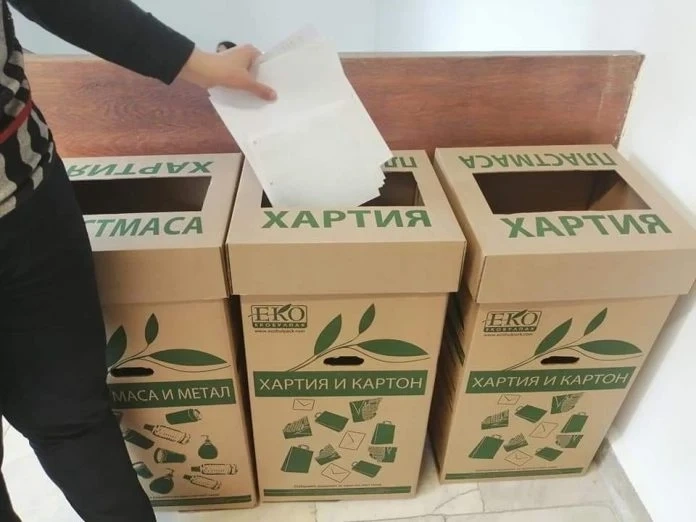 Общинските служители също събират отпадъците разделно