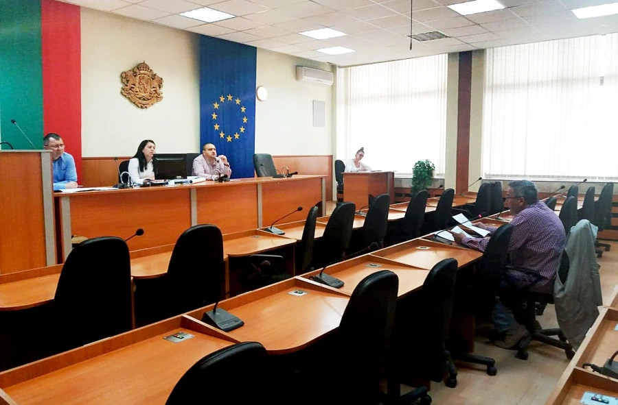 При нулев интерес премина общественото обсъждане на новия кредит