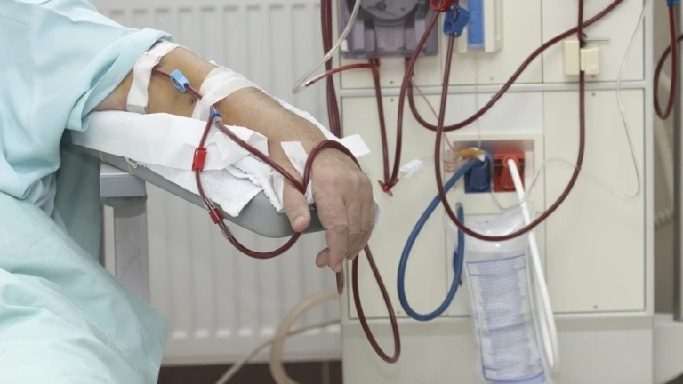 Пациент на хемодиализа обяви гладна стачка