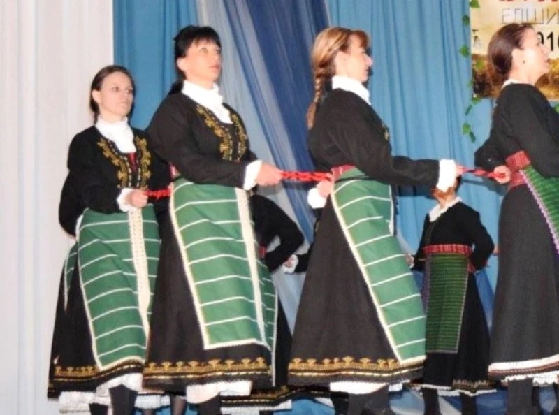 На Петровден Елшица пя и игра