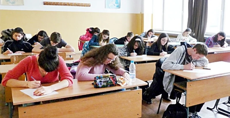 Обсъдиха мерки за включването на деца и ученици в образователната система