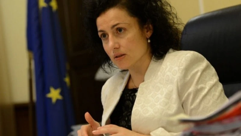 Кметовете и министърката се срещат за прасетата