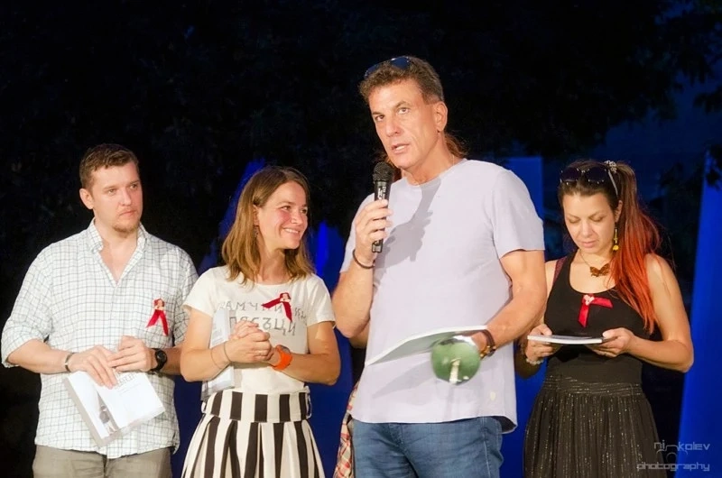 Кметът Тодор Попов и актьорите Самуела-Ивана Церовска и Анатолий Ставрев - с шпаги за принос