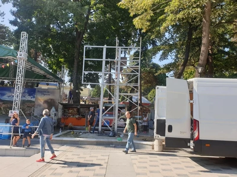 Велинградчани с купата при мъжете в работническото първенство по тенис за аматьори