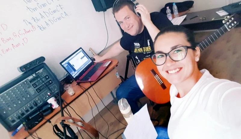 Учители направиха музикален дует, издават сингъл