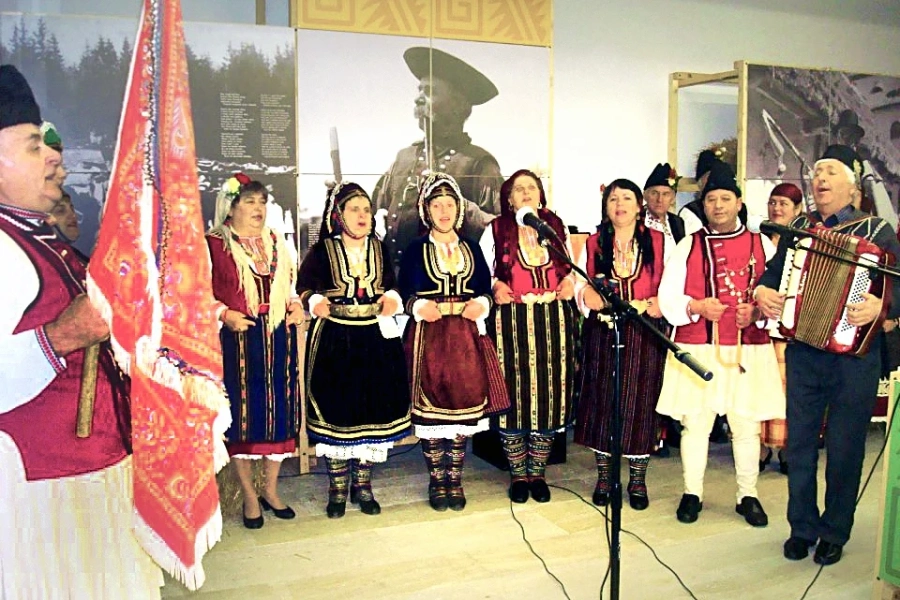Армъни пяха в Северна Македония