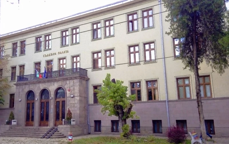 Човещина прати баща на пет деца на курс вместо в затвора