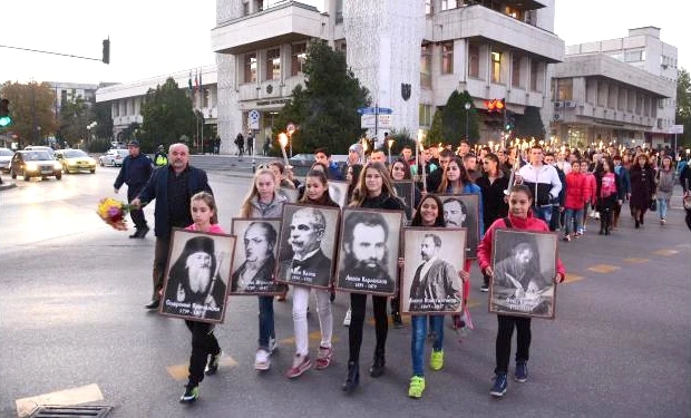 Факелно шествие в Деня на народните будители