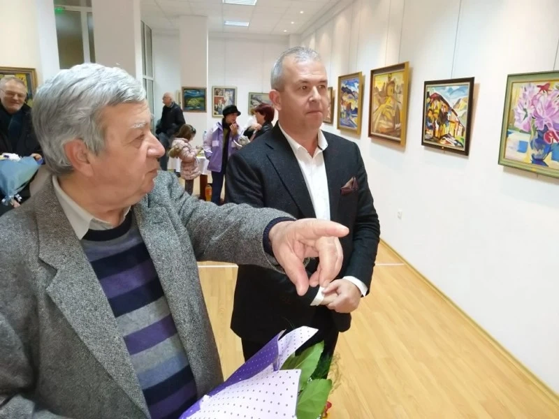 Васил Величков откри самостоятелна изложба в Пещера