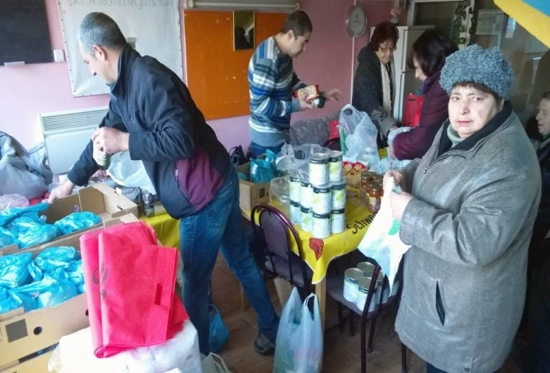 БЧК раздава хранителни пакети за нуждаещи се
