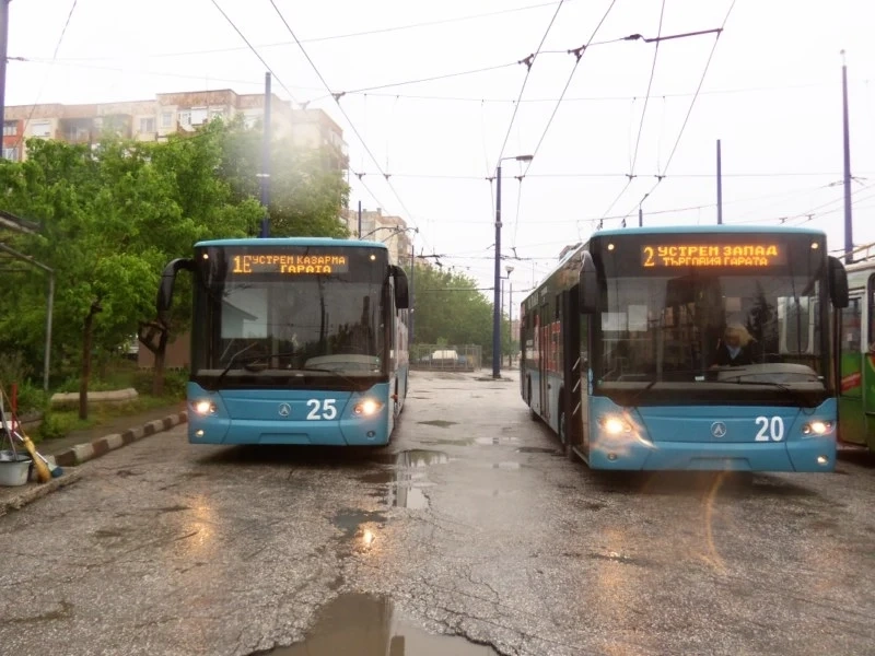 В събота и неделя автобуси заменят тролеите
