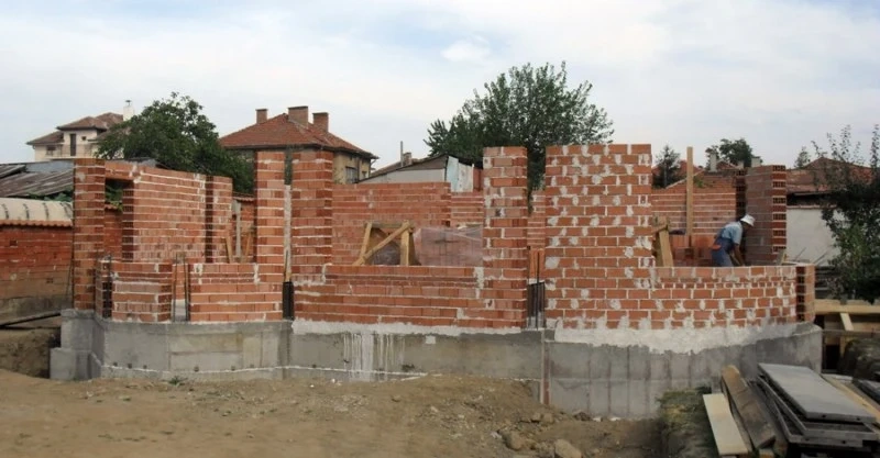На 48 жилищни сгради са поставени основите през третото тримесечие