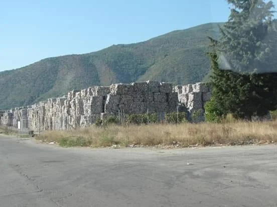 Площадката за съхраняване на отпадъци от хартия и картон във Варвара отговаря на изискванията на Закона за управление на отпадъците