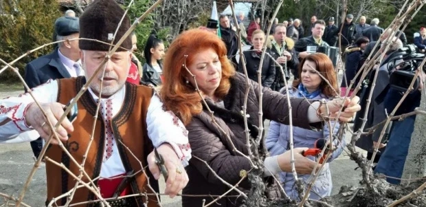 Вицепрезидентът Илияна Йотова заряза в Славовица