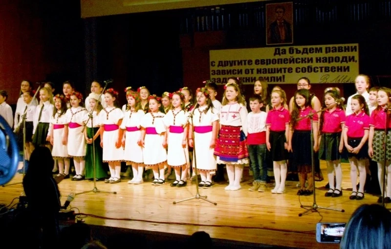 Децата от НУ „Васил Левски” напълниха зала „Маестро Георги Атанасов”