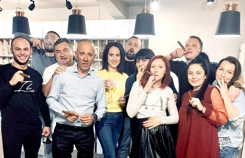 Атанас Шопов и активисти от БСП купонясват, Благо Солов прави тимбилдинг