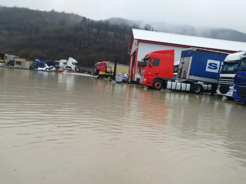 Приток на Стара река заля пътя Пещера - Брацигово