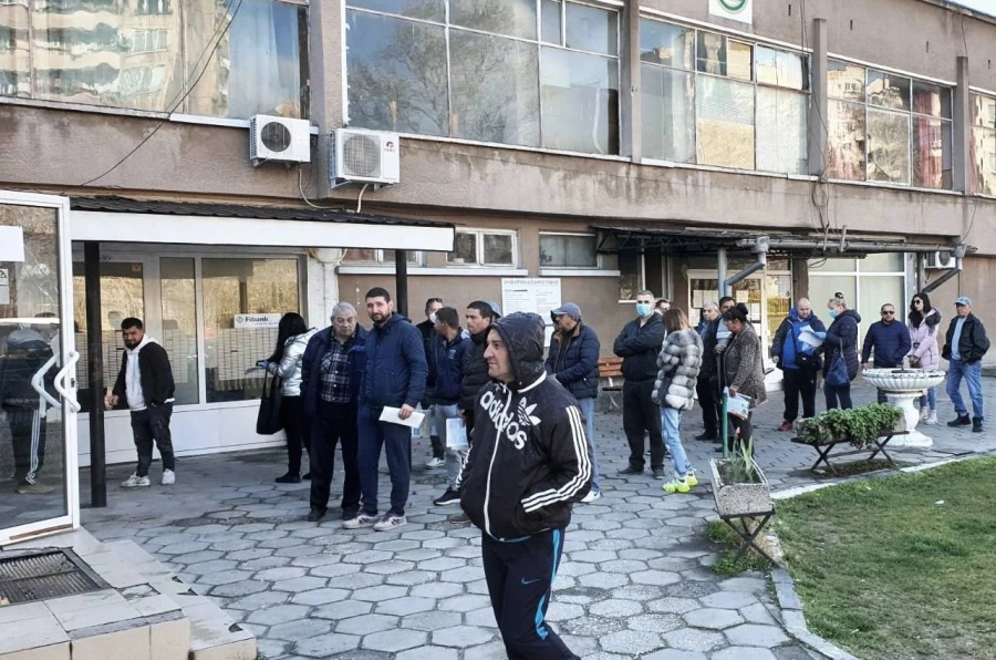 Неразбрали шофьори пак правят опашки за газови уредби