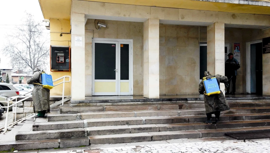 Дезинфекцираха обществени обекти и най-посещавани сгради в община Ракитово